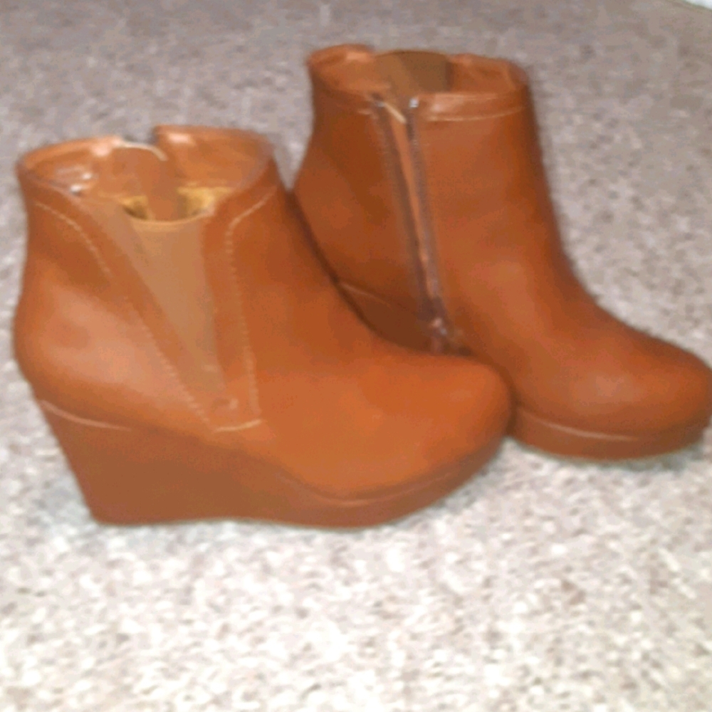 Super cute wedge booties